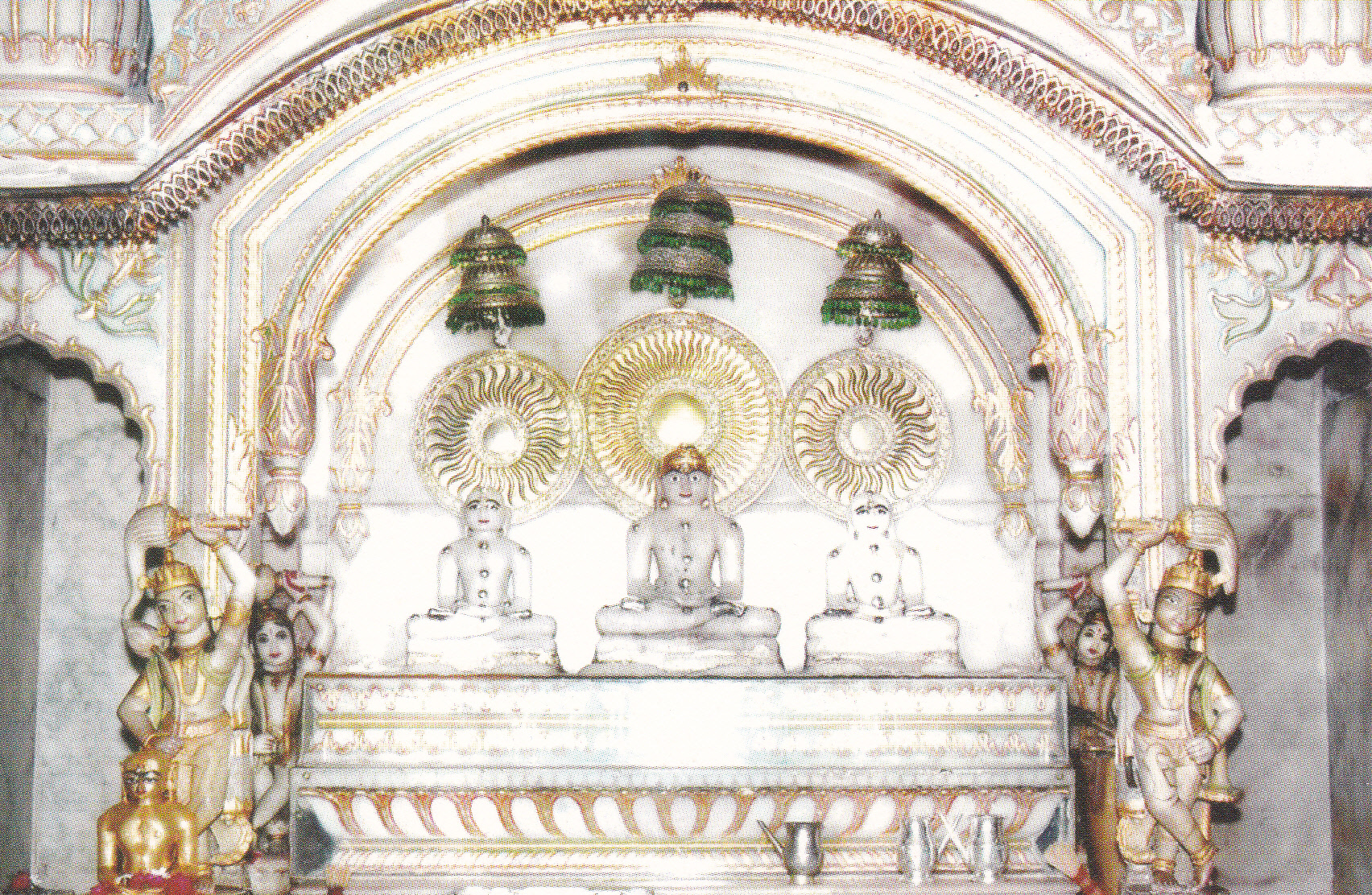 jina-santinatha-calcutta-pancayati-jain-temple